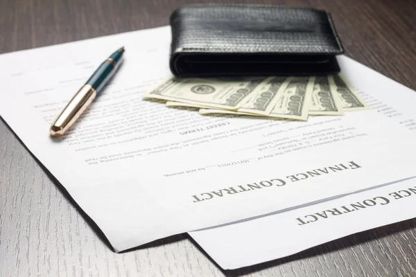 Financial document with wallet, money and fountain pen — Stock Photo, Image