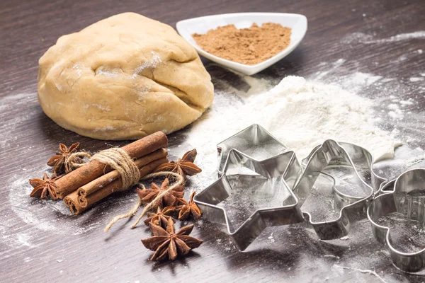 Dough of gingerbread with spices and cookie cutters — Stock Photo, Image