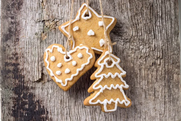 Christmas decoration. Gingerbread Cookies Hanging — Stock Photo, Image