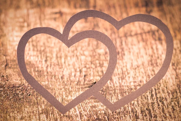 Twin Paper Heart on Wood. Cartão de dia dos namorados — Fotografia de Stock