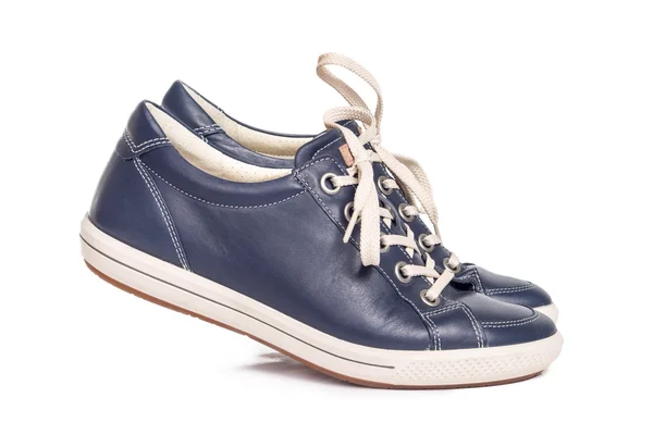 Paar trendy blauwe sneakers geïsoleerd op witte achtergrond — Stockfoto