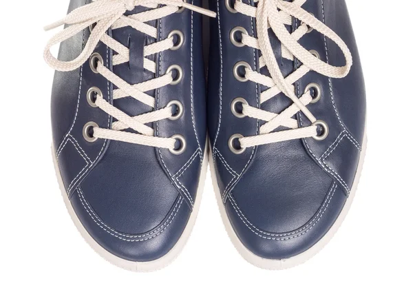 Par de zapatillas azules de moda aisladas sobre fondo blanco — Foto de Stock