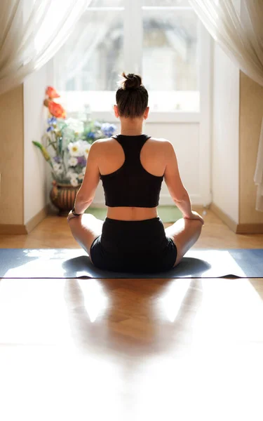 Young Fitness Woman Doing Meditation Morning Yoga Routine Home Sunlit — Stockfoto