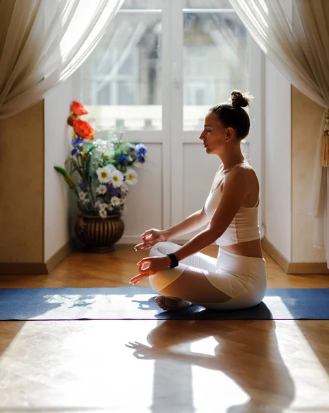 Young Fitness Woman White Sportswear Doing Meditation Morning Yoga Routine — Stockfoto