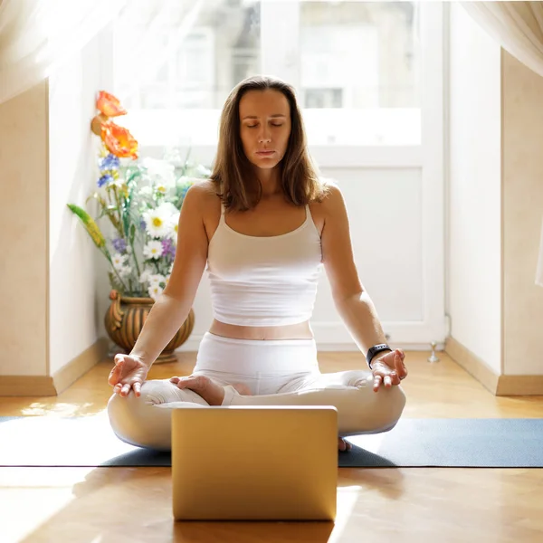 Online Yoga Meditation Woman Lotus Pose Background Young Woman White — Stockfoto