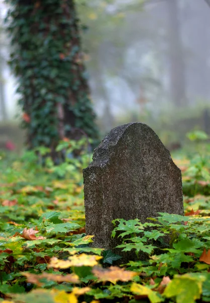 Alter Grabstein — Stockfoto