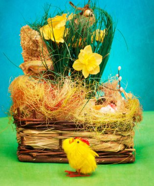 Vintage sepet yumurta ve tavuk