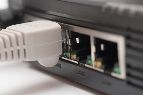 Koncentratora sieciowego routera kablem patch — Zdjęcie stockowe