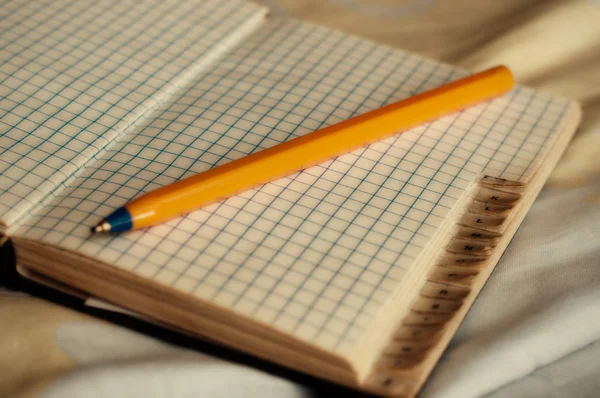 Cuaderno Vintage con pluma — Foto de Stock