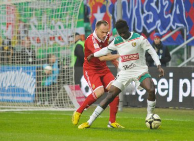 Wroclaw, Polonya - 10 Nisan: maç puchar polski wks slask wroclaw ve wisla krakow. Eric meye ve arkadiusz glowacki üzerinde 10 Nisan 2013 Wroclaw, Polonya.