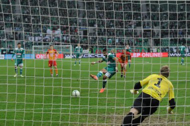 Wroclaw, Polonya - 25 Kasım: diaz puanları bir penaltı atışı slask wroclaw vs jagielonia bialystok 25 Kasım 2012 tarihinde wroclaw, Polonya.
