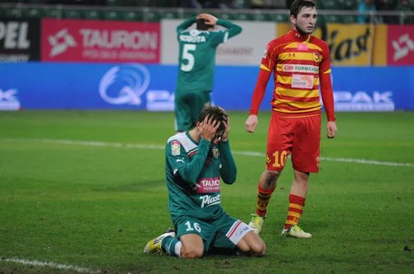 Wroclaw, polen - 25. November: schreckliche Fehlentscheidung des Spielers von slask wroclaw, slask wroclaw vs jagielonia bialystok am 25. November 2012 in wroclaw, polen. — Stockfoto