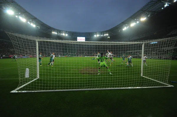 Wroclaw, POLÓNIA - 02 de maio: Match Puchar Polski entre Wks Slask Wroclaw e Legia Warszaw, Ação por trás do gol em 02 de maio de 2013 em Wroclaw, Polônia . — Fotografia de Stock