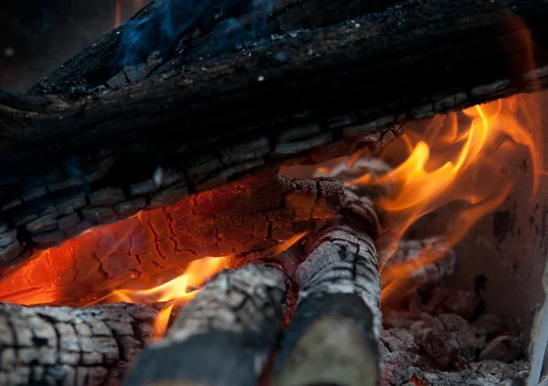 在热风炉燃烧钢坯 — 图库照片