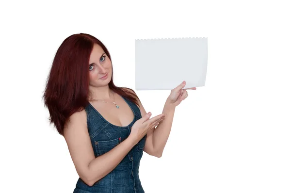 Mulher feliz mostrando tabuleta em branco, isolado sobre fundo branco — Fotografia de Stock