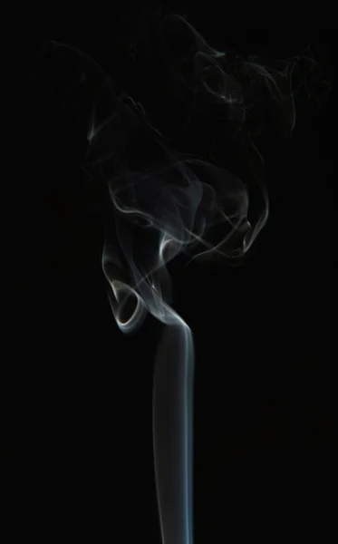 Αφηρημένος καπνός απομονωμένος σε μαύρο — Φωτογραφία Αρχείου