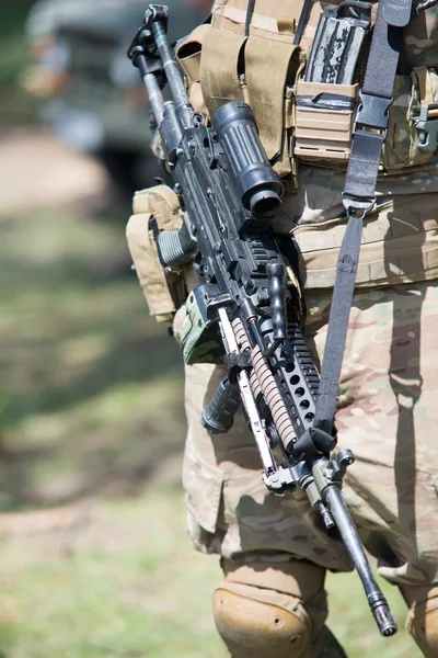 Soldier with rifle — Stock Photo, Image