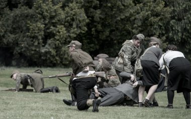 Wroclaw, Polonya 11 Mayıs. geri çekilme sırasında tarihsel reenactment 11 Nisan 2014 WWII, Polonyalı askerin wroclaw, Polonya