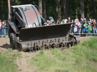 Wroclaw, Polonya - 10 Mayıs. 2014: bozena 4nl carrie tekerlekli uzaktan kumandalı mayın yelken askeri gösteri üzerinde 10 Mayıs 2014 yılında worclaw, Polonya