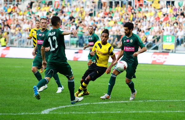 Wroclaw. POLONIA - 06 de agosto: Partido amistoso entre Wks Slask Wroclaw y Borussia Dortmund. Pierre-Emerick Aubameyang el 06 de agosto de 2014 en Wroclaw. Polonia . — Foto de Stock