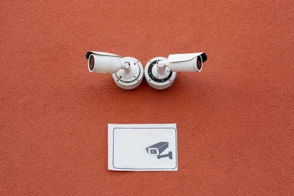 Deux Caméras Surveillance Sur Mur Bâtiment — Photo