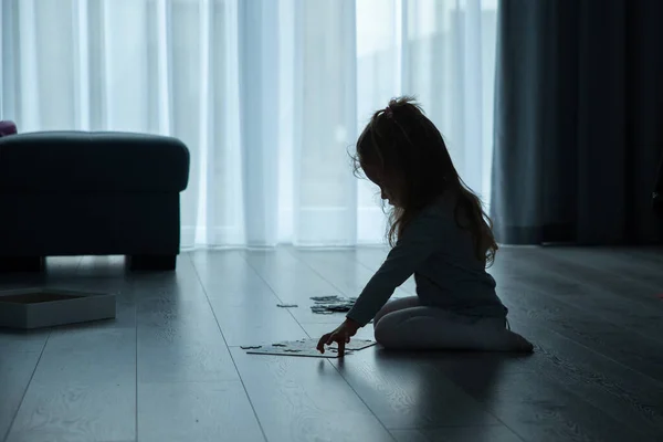 Little Girl Putting Puzzles Floor Living Room — Stockfoto