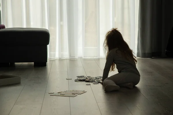 Little Girl Putting Puzzles Floor Living Room — Foto de Stock