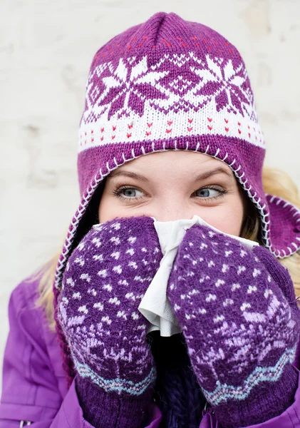 Girl and warm drink — Stock Photo, Image