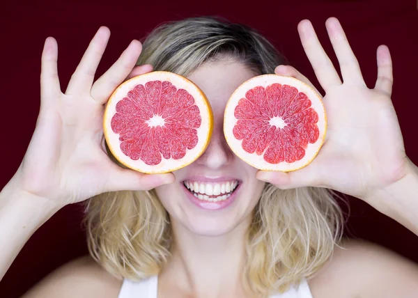 Girl with grapefruit — Stock Photo, Image