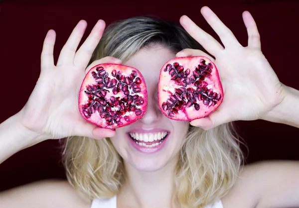 Girl with pomegranate look — Stock Photo, Image