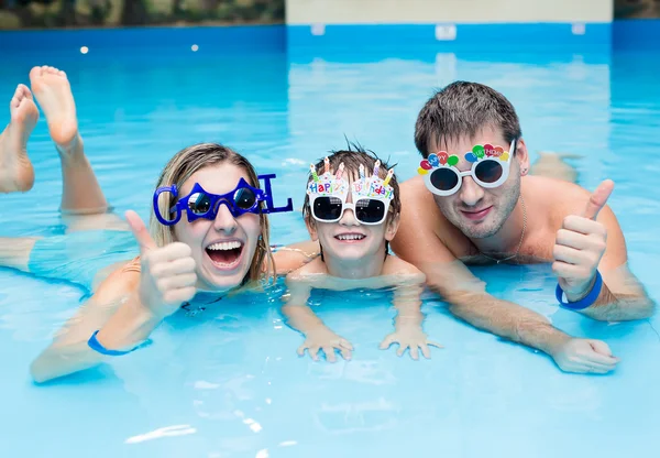 Plaisir dans la piscine — Photo