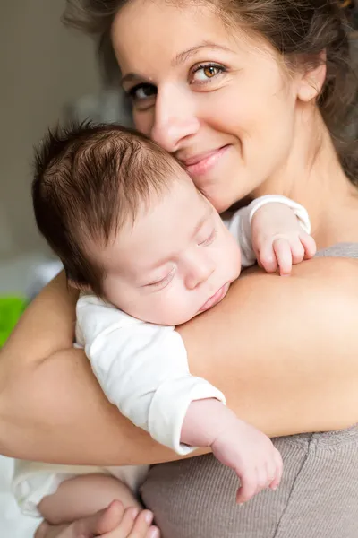 Madre con su bebé — Foto de Stock