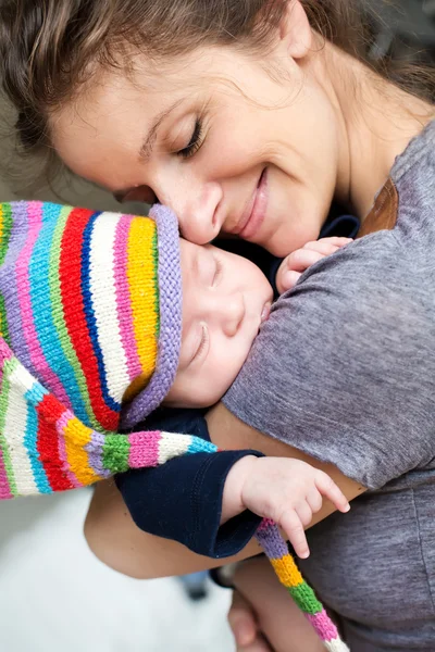 Madre con su bebé — Foto de Stock