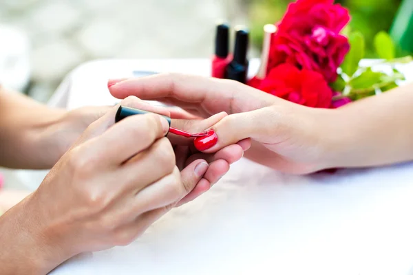 Vrouwelijke manicure — Stockfoto