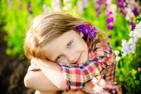 Kinderen plezier op zomerdag — Stockfoto