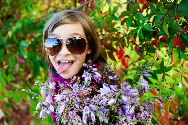 Kid i en vacker sommardag — Stockfoto