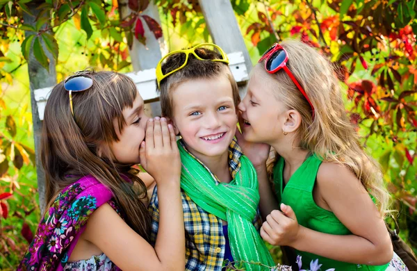 Kid in een mooie zomerdag — Stockfoto