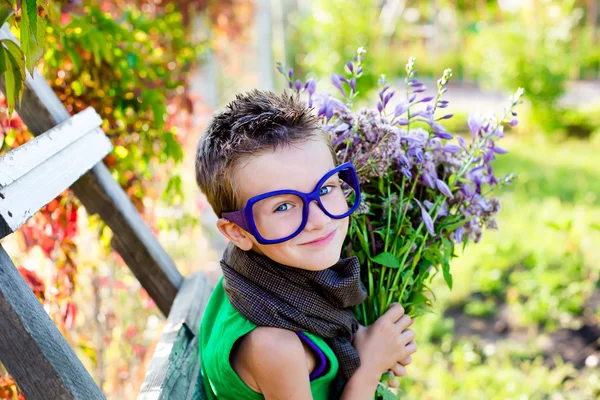 Kid in a beautiful summer day — Stock Photo, Image