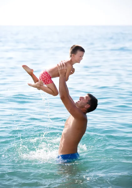 Férias em família à beira-mar — Fotografia de Stock