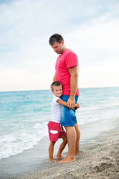 Vacances en famille au bord de la mer — Photo