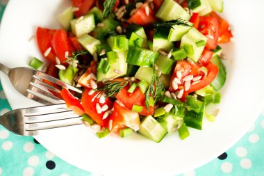 Taze sebze salatası.