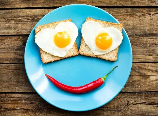 Huevos fritos divertidos para el brakfast — Foto de Stock