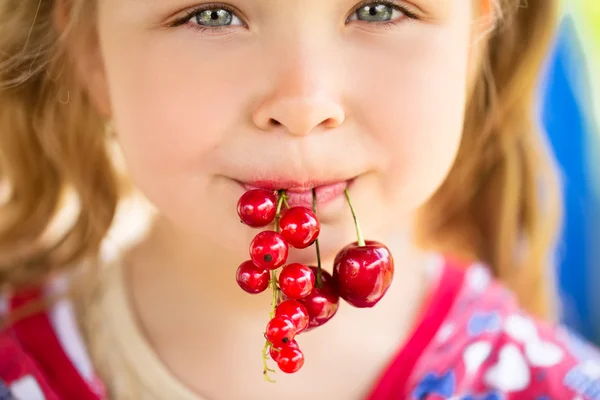 Cute girl having fun on the nature — Stock Photo, Image