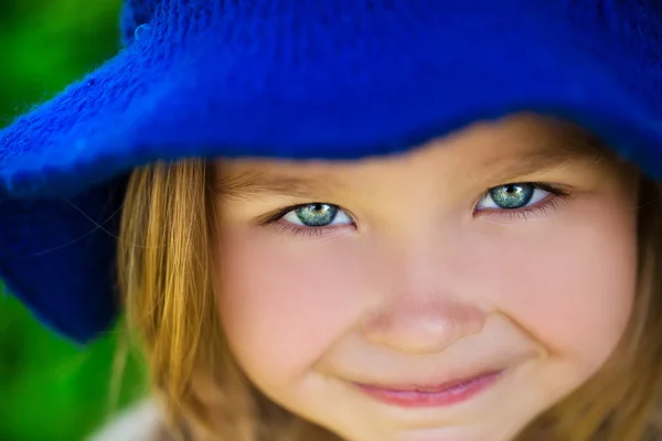 Cute girl posing for a camera — Stock Photo, Image