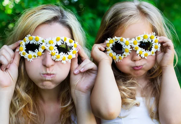 Cute girl have fun in the park — Stock Photo, Image