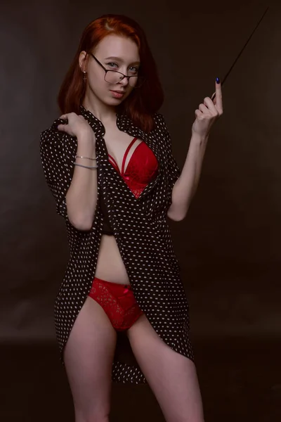 Sexy Magnifique Fille Posant Dans Une Robe Déboutonnée Belle Sous — Photo