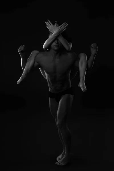 Ein Sexy Paar Fotos Leidenschaftlicher Junger Menschen Akrobatischen Posen Schwarz — Stockfoto