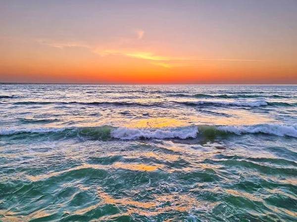 Last Rays Setting Sun Illuminating Waves Mediterranean Sea Evening Tide — Zdjęcie stockowe