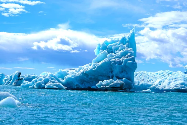 Huge Piece Translucent Blue Turquoise Ice Beautiful Iceberg Broke Away — 图库照片