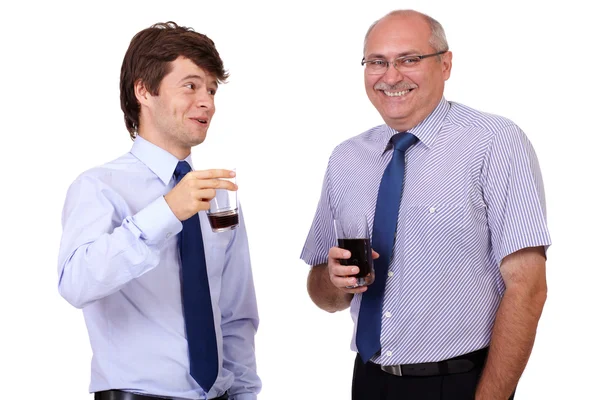 Dois homens de negócios em camisas azuis com óculos, isolados em b branco — Fotografia de Stock